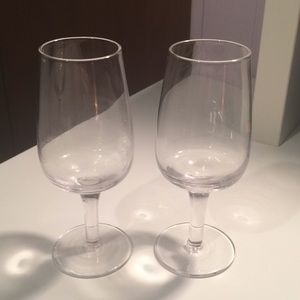 2 mini wine glasses